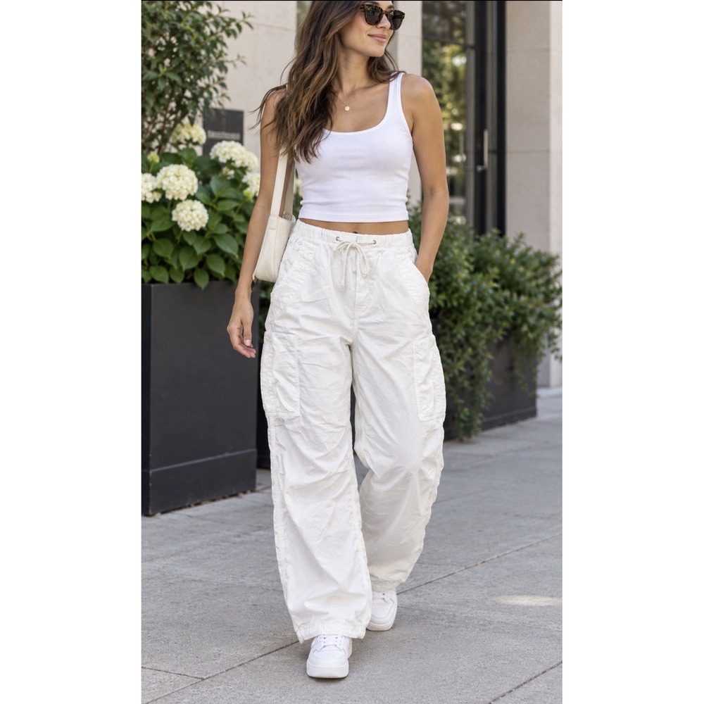 Aritzia TNA Cargo Pants Women's XS White Utility Pocket Parachute Elastic Light